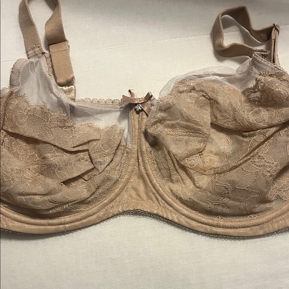 Wacoal Lace Underwire Bra in Nude Beige